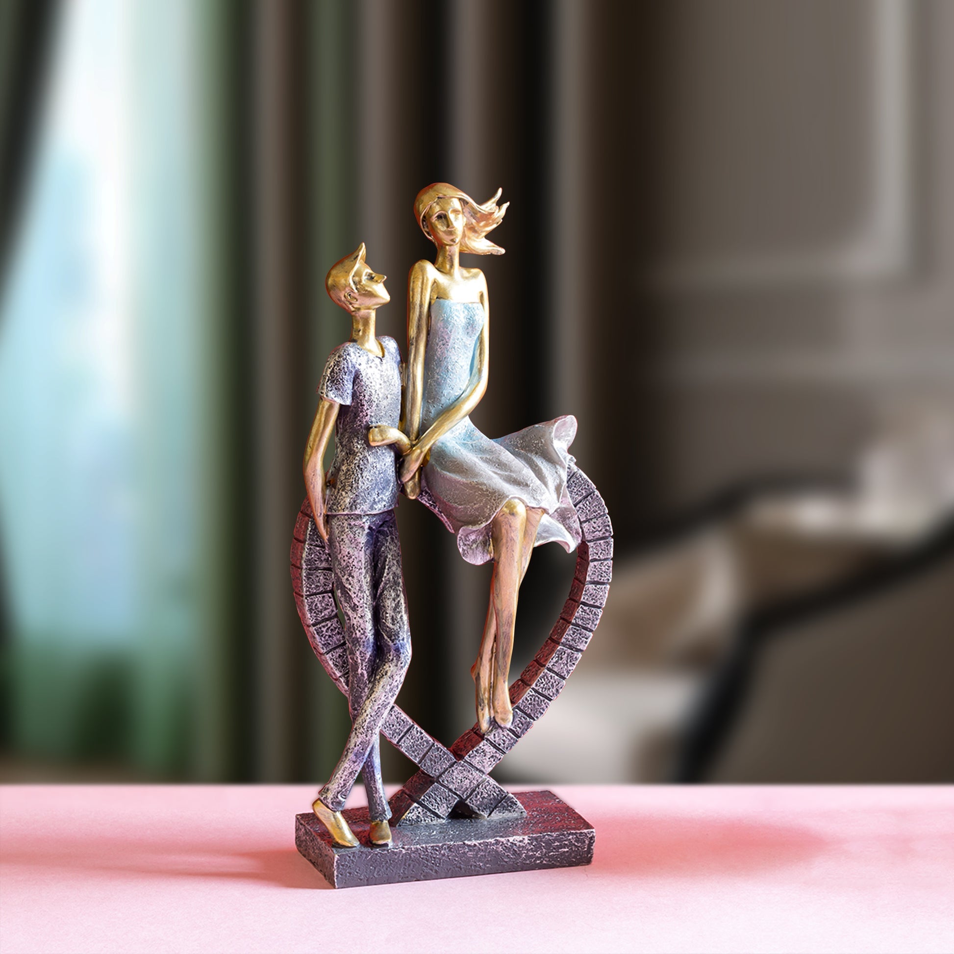 Couple Resin Showpiece Represents Love and Harmony
